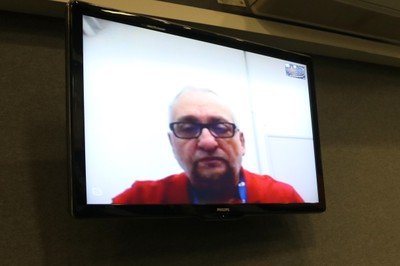 Paulo Saldiva articipa da abertura do evento via Skype