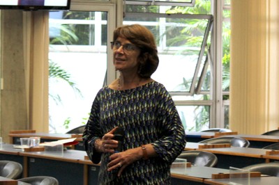 Marina Massimi fala durante o debate