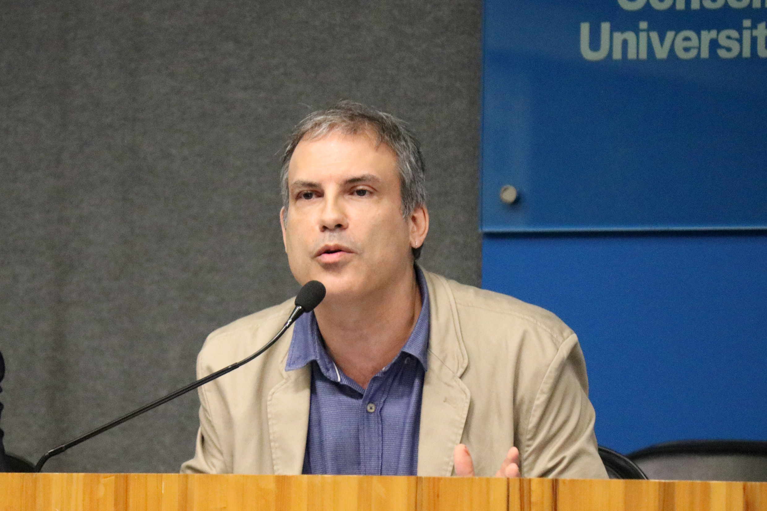 João Sette Whitaker faz a abertura do evento