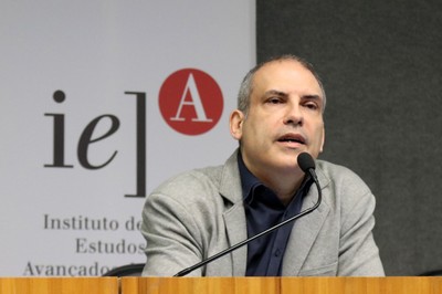 João Sette Whitaker abre o evento
