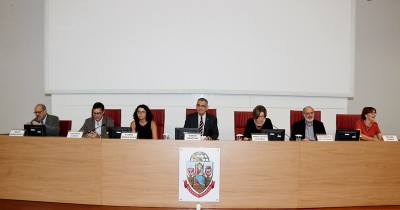 Catedráticos de 2019 e 2018, diretores do Itaú Cultural e do IEA, reitor da USP e filha de Olavo Setubal compõem a mesa