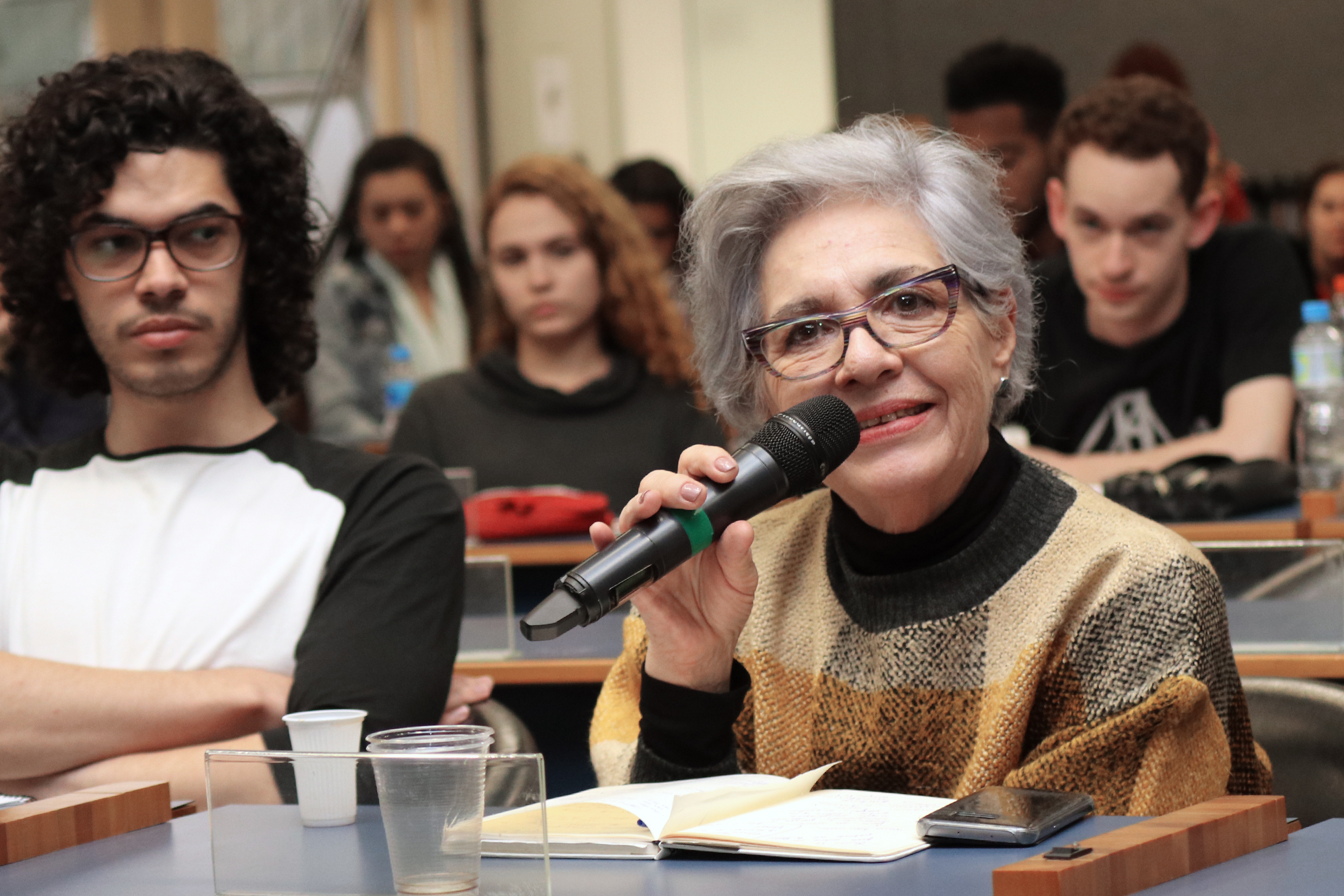 Participante do público faz perguntas aos expositores - 15/08/2019