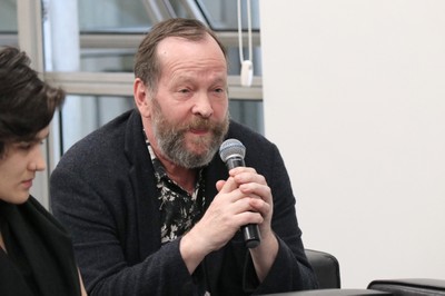 Donald Peterson faz perguntas ao expositor