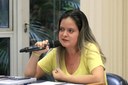 Participante do público faz perguntas durante o debate