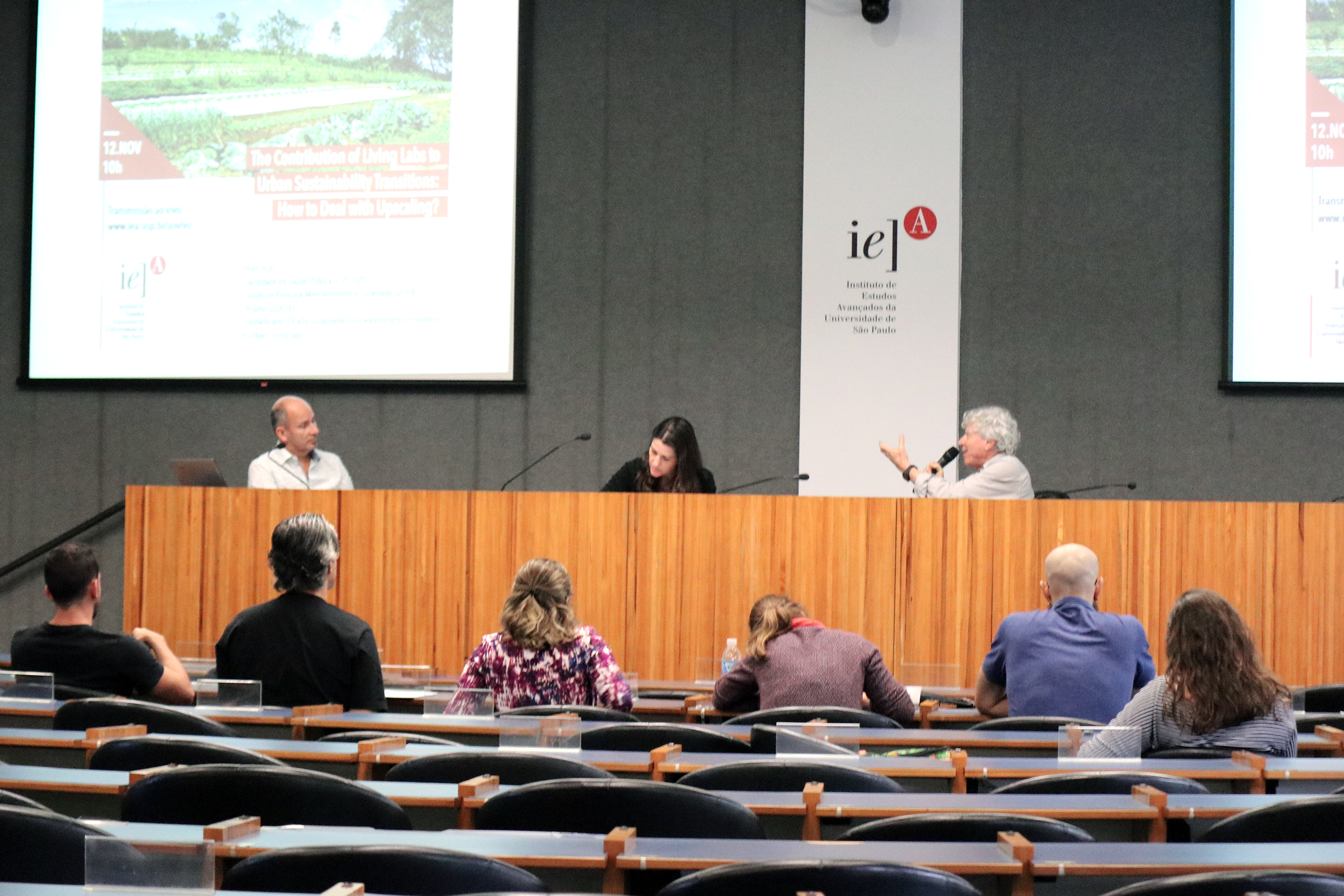 Joop de Kraber e Pedro Jacobi debatem
