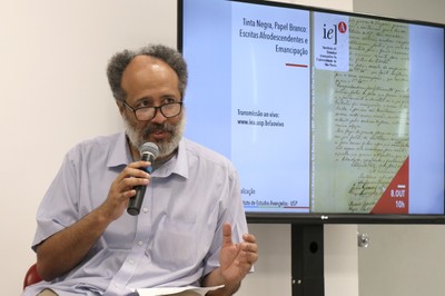 Flávio dos Santos Gomes