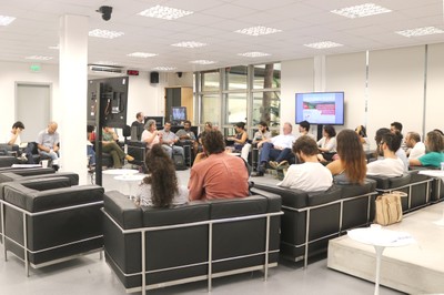 Reunião final para debate