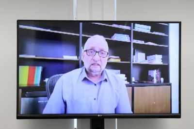 Paulo Saldiva abre o evento via Skype