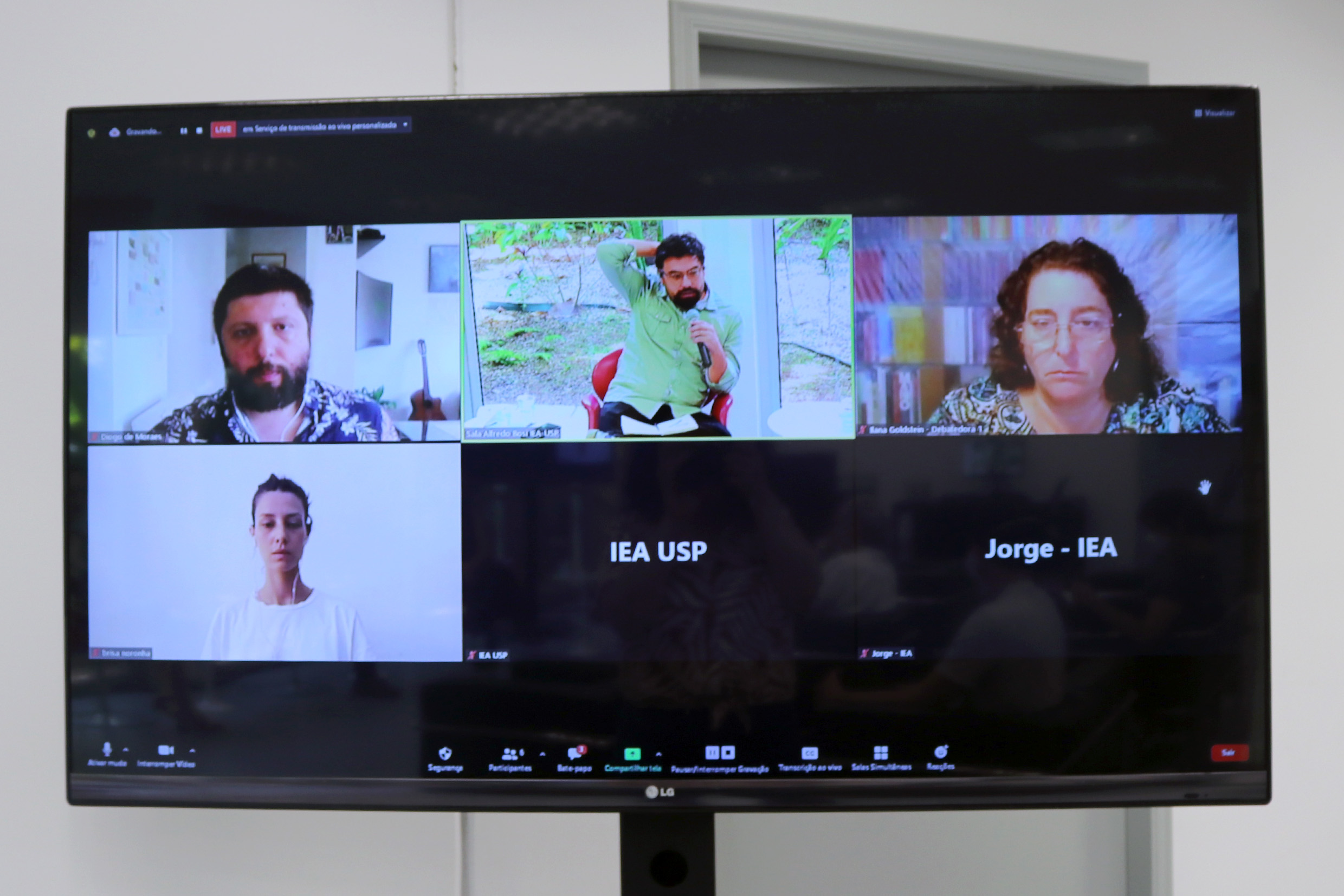 Diogo de Moraes, Paulo Myiada (presencial), Ilana Goldstein e Brisa Noronha - via vídeo-conferência