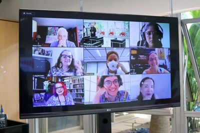 José Teixeira Coelho Netto, Néstor Canclini, Mariana Martinez, Ana Lúcia Pardo, Nilda Jacks, Lia Calabre, Maria Amélia Bulhões, Renata Rocha e Lúcia Santaella  participam via vídeo-conferência