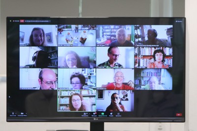 Membros da Cátedra de Educação e convidados participam via vídeo-conferência
