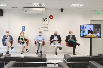 Gildo Magalhães dos Santos, Maria Arminda do Nascimento Arruda, Guilherme Ary Plonski, Adolpho Melfi,  Jorge Okubaro e  Ruy Altenfelder, via vídeo-conferência