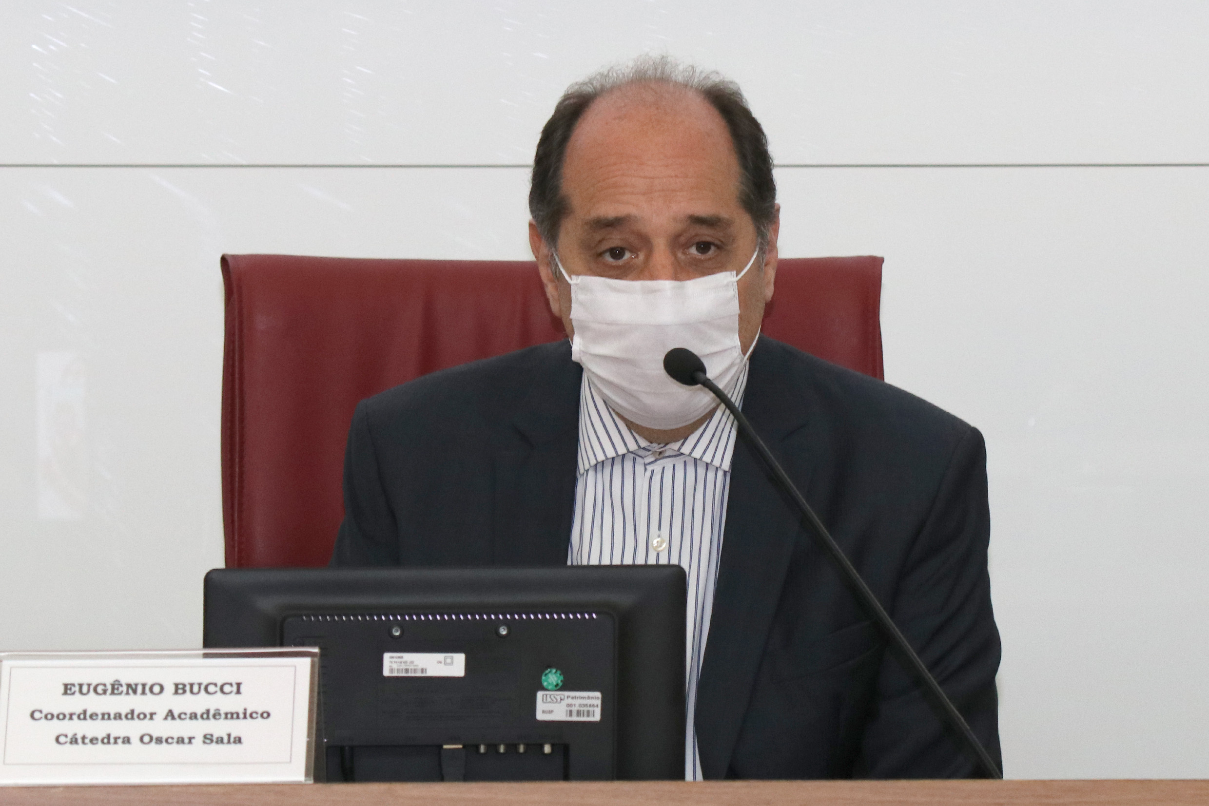 Eugênio Bucci faz o encerramento
