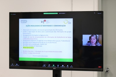 Cláudia Kniess, via vídeo-conferência