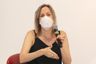 Fraya Frehse faz a abertura do evento