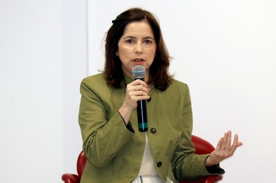 Cristiane Lucena Carneiro 
