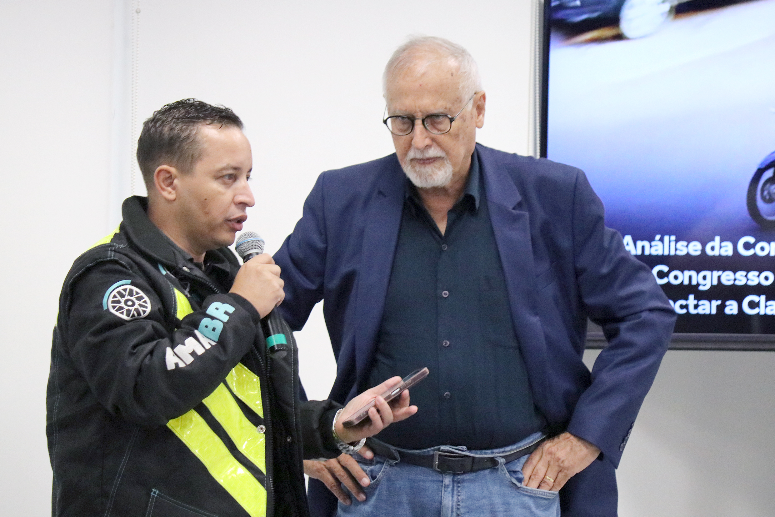 Convidado conversa com René Mendes