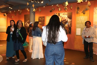 Parentes e convidados, visitam instalações do Museu das Culturas Indígenas 