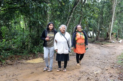 Arissana Pataxó, Pajé Jaçanã Pataxó e Maria Raimunda Pataxó