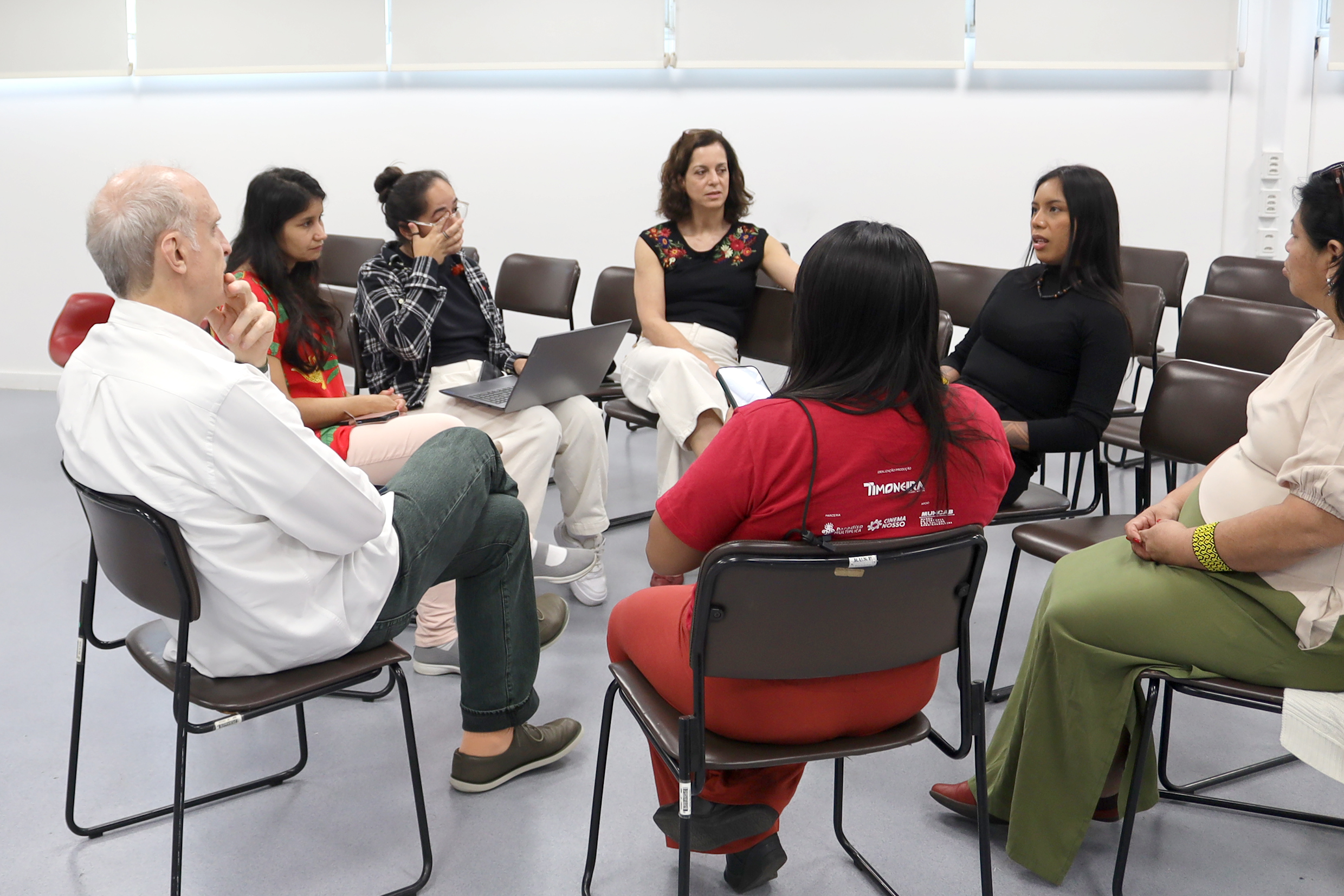 Arissana Pataxó, Geni Núñez, Liliana Souza e Silva, Natália Tupi, Sandra Benites, Francy Baniwa e Martin Grossmann   