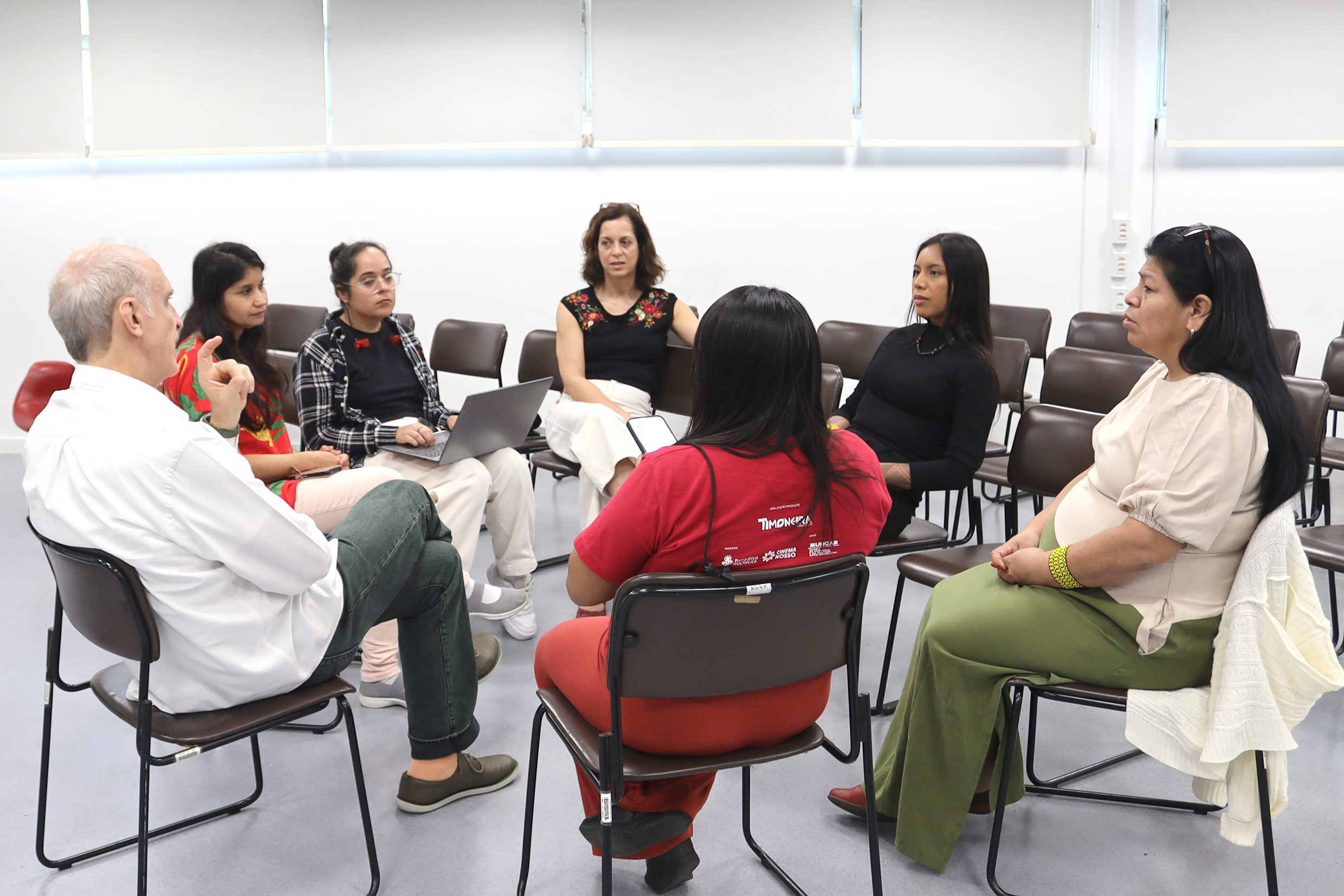 Arissana Pataxó, Geni Núñez, Liliana Souza e Silva, Natália Tupi, Sandra Benites, Francy Baniwa e Martin Grossmann   