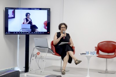 Esther Império Hamburger abre o evento