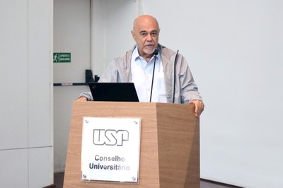 José Pedro de Oliveira Costa, fala durante o debate
