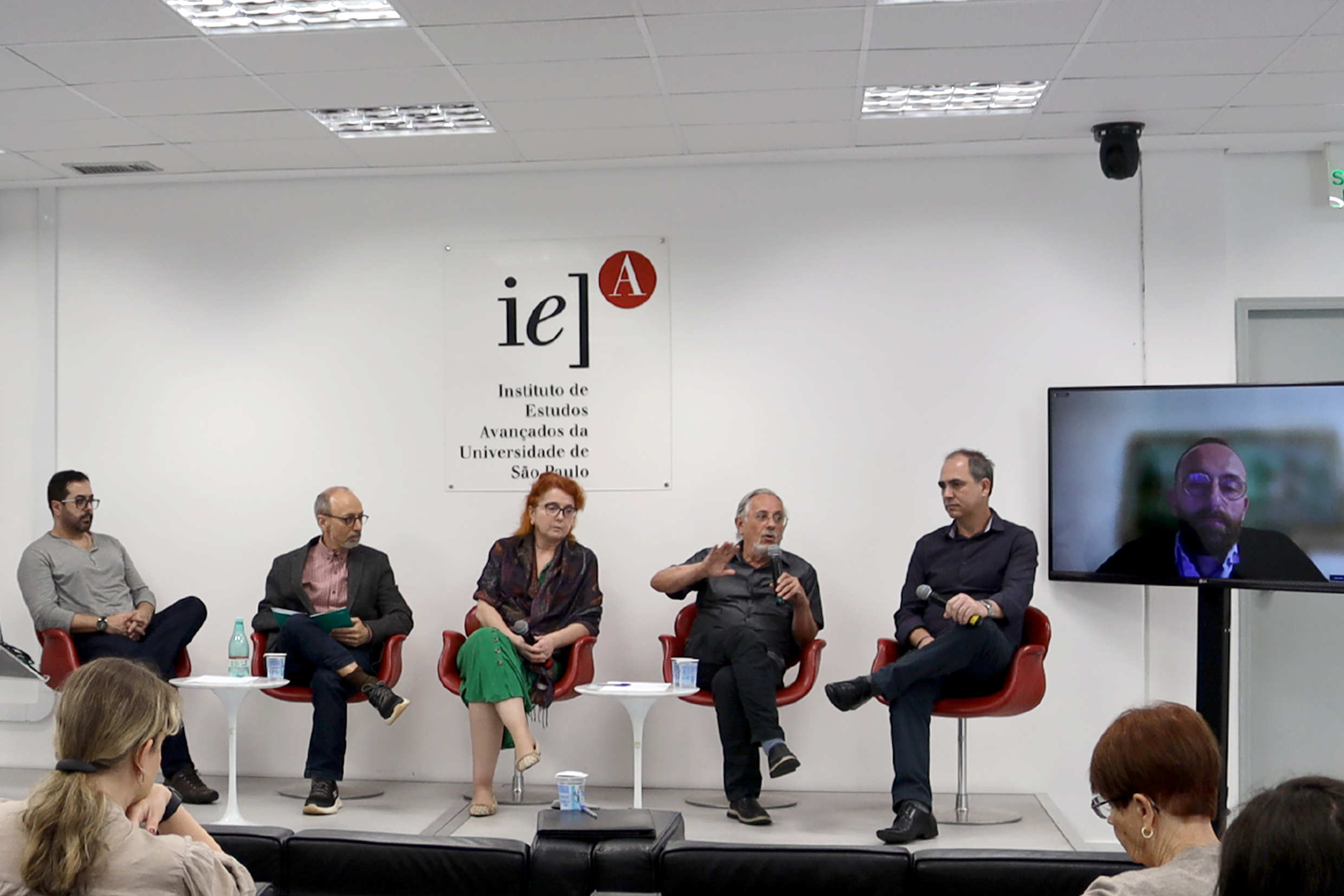 Marcio Teixeira-Bastos, Pedro Paulo Funari, Maria Cristina Kormikiari, Ivan Esperança Rocha, Vagner Carvalheiro Porto e Leonardo Fuduli, via vídeo-conferência