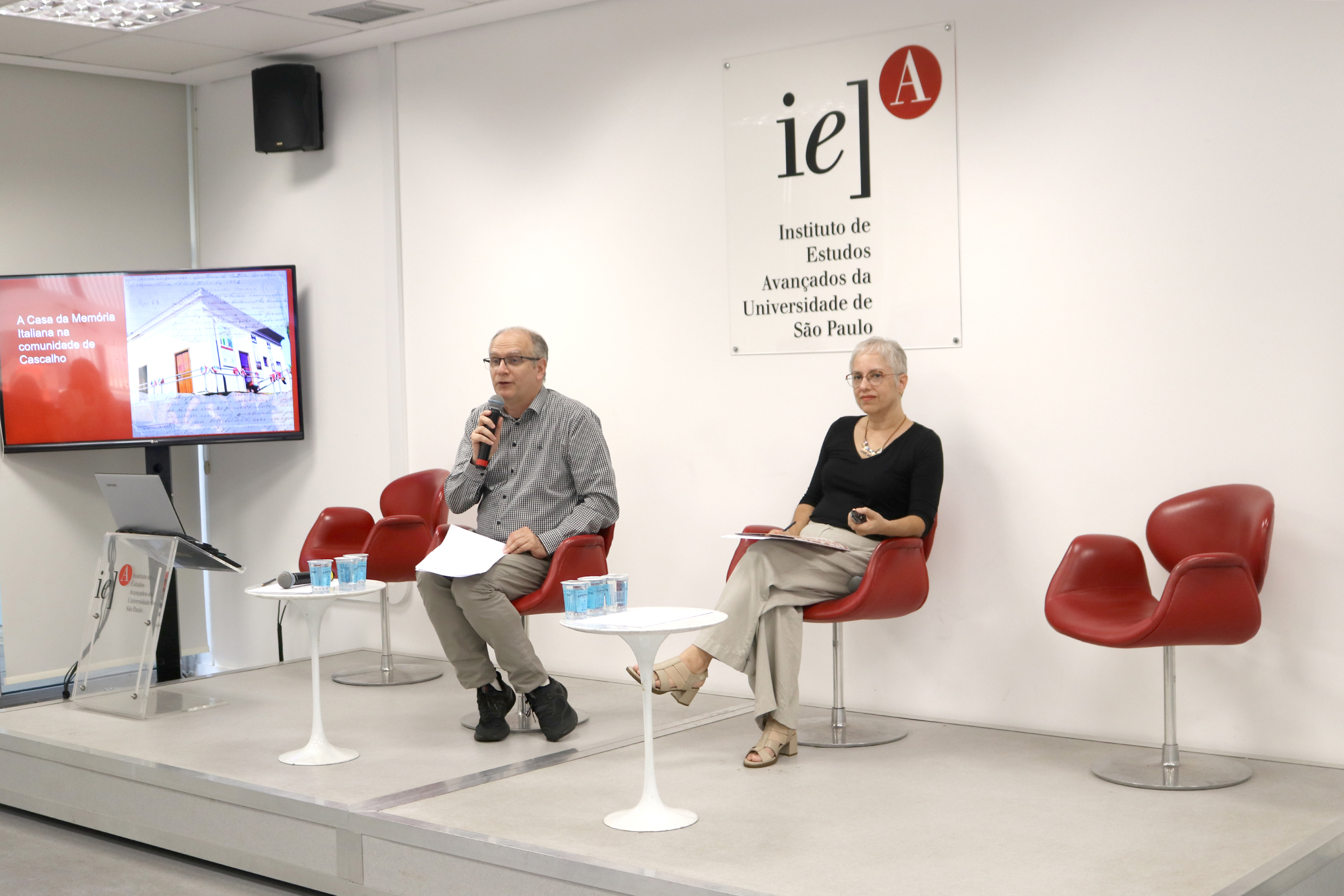 Márcio Luiz Fernandes e Raquel M. Assis 