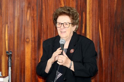 Bernardete Gatti agradece a todos e encerra o evento