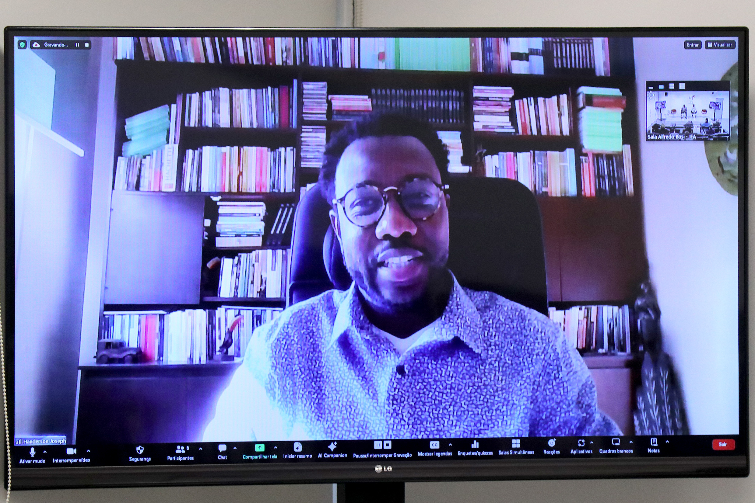 Handerson Joseph, via vídeo-conferência