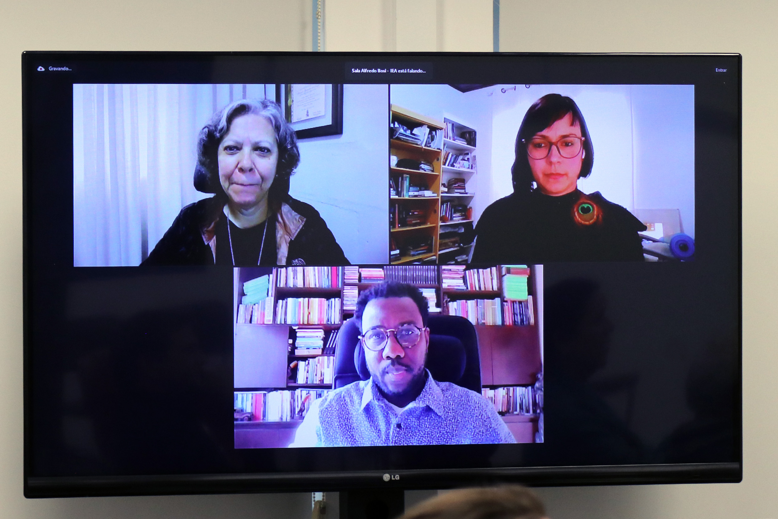 Silvana Aparecida de Souza, Yulliam Roxana Moncada Varela e Handerson Joseph, via vídeo-conferência