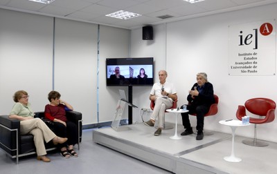 Ana Maria Belluzzo, Regina Silveira, Paula Alzugaray e David Sperling, via vídeo-conferência, Martin Grossmann e Antoni Muntadas