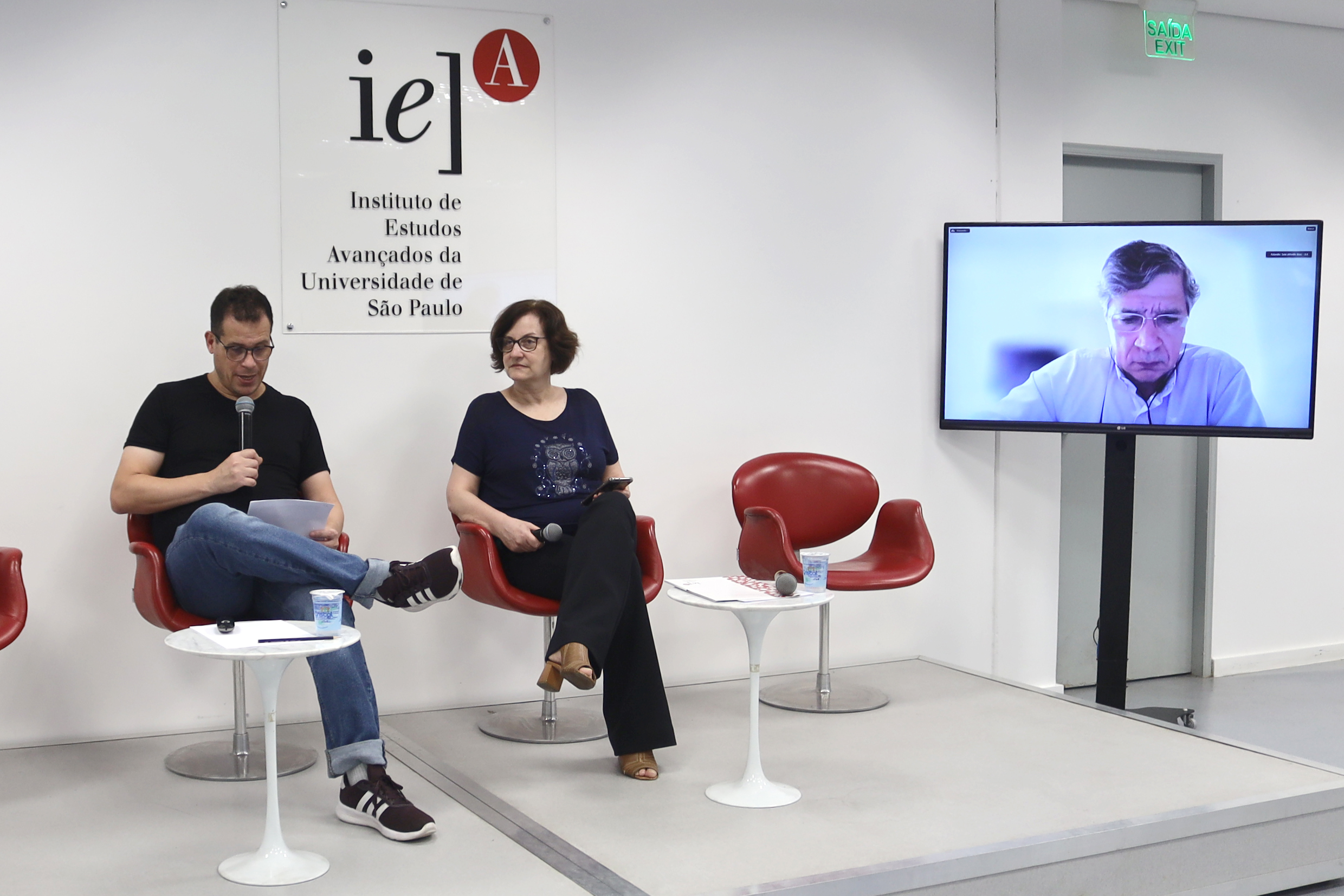 Pablo Ortellado , Roseli de Deus Lopes e Luiz Fernando Castro, via vídeo-conferência