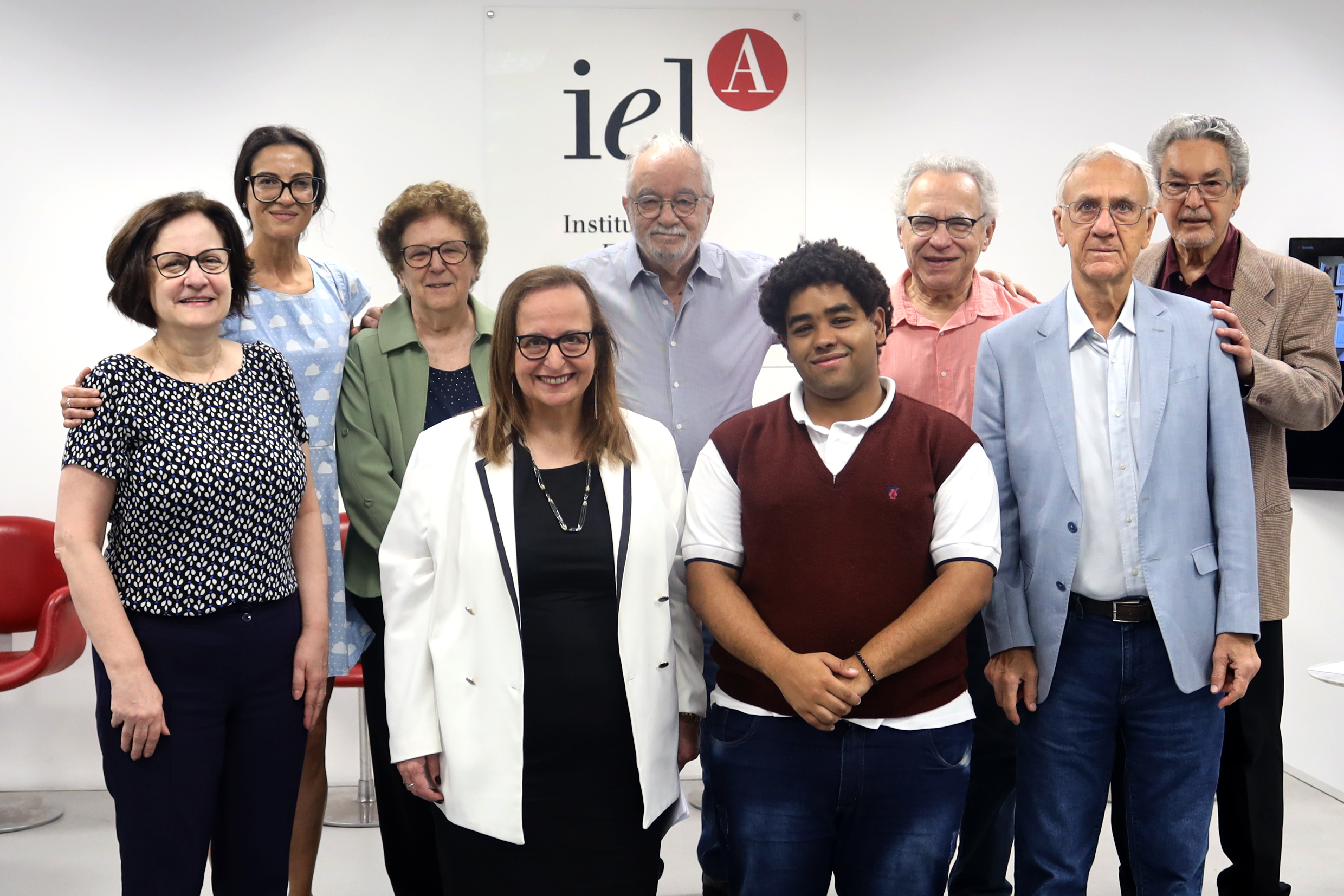 Roseli de Deus Lopes, Ana Paula Tavares Magalhães, Bernardete Gatti, Luís Carlos de Menezes, Lino de Macedo, Nílson José Machado, Luiz Roberto Alves, Carlota Boto e aluno