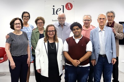 Roseli de Deus Lopes, Ana Paula Tavares Magalhães, Bernardete Gatti, Luís Carlos de Menezes, Lino de Macedo, Nílson José Machado, Luiz Roberto Alves, Carlota Boto e aluno