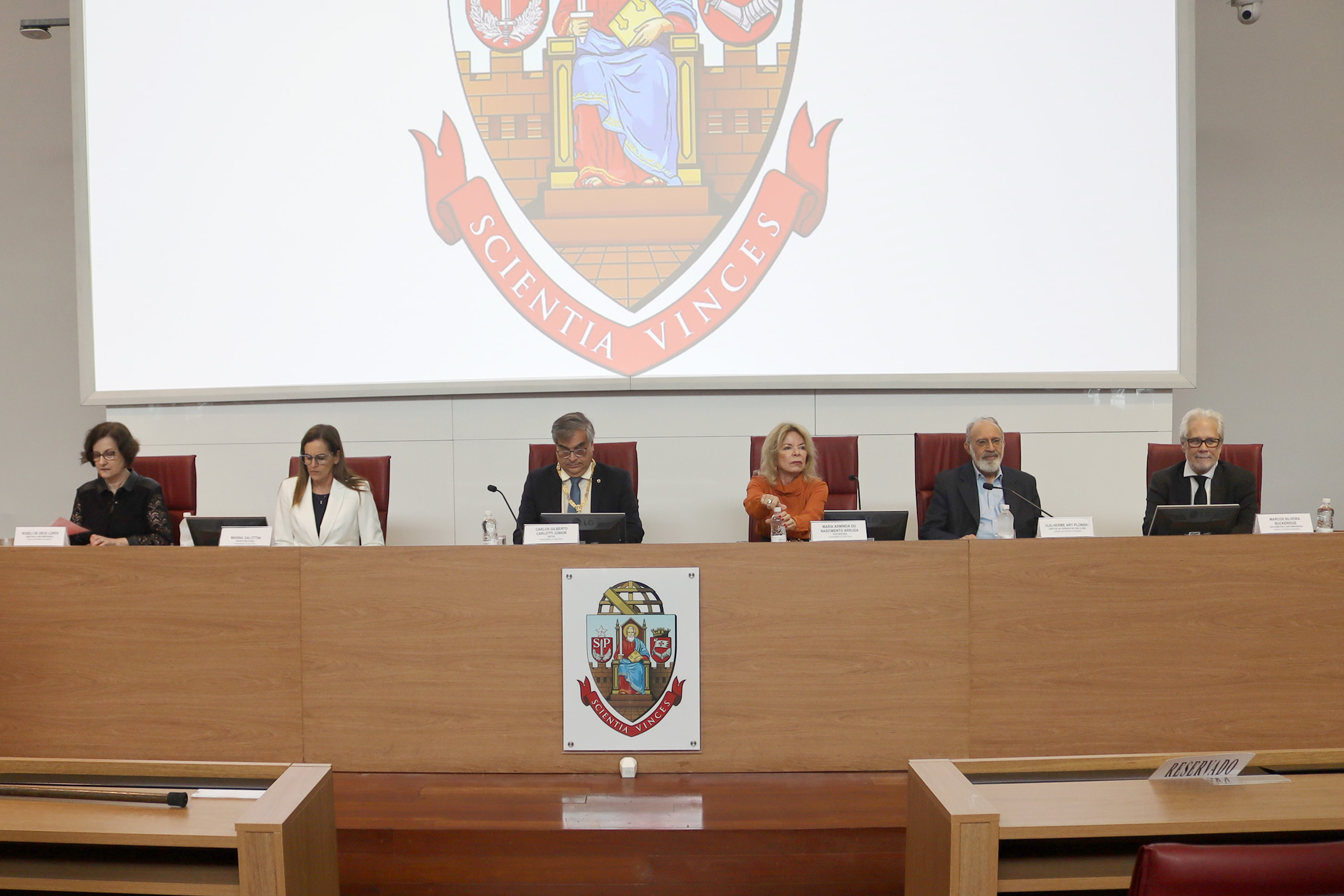 Roseli de Deus Lopes, Marina Gallottini, Carlos Gilberto Carlotti Junior,  Maria Arminda do Nascimento Arruda, Guilherme Ary Plonski e Marcos Buckeridge