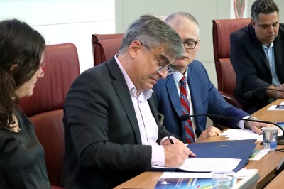 Carlos Gilberto Carlotti Junior, assina acordo entre a USP e OEA