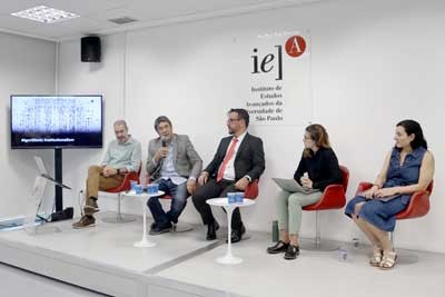 Ricardo Fabrino Mendonça, Virgilio Almeida, Fernando Filgueiras, Veridiana Cordeiro e Catarina Ianni Segatto