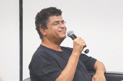 Público faz perguntas durante evento