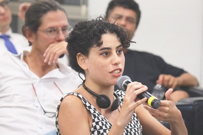 Público faz perguntas durante evento