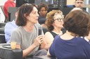 Anna Sara Levin faz perguntas durante evento.jpg