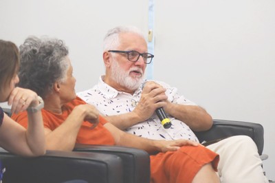 Público faz perguntas durante o evento.jpg
