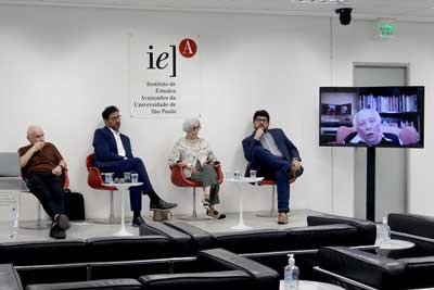 Eduardo Viola, Feliciano Guimarães, Lourdes Sola, Guilherme Casarões e Rubens Ricupero via vídeo-conferência