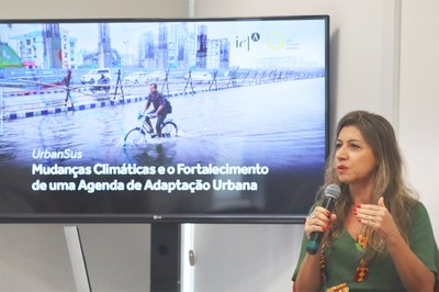 Carla Lupinacci apresenta