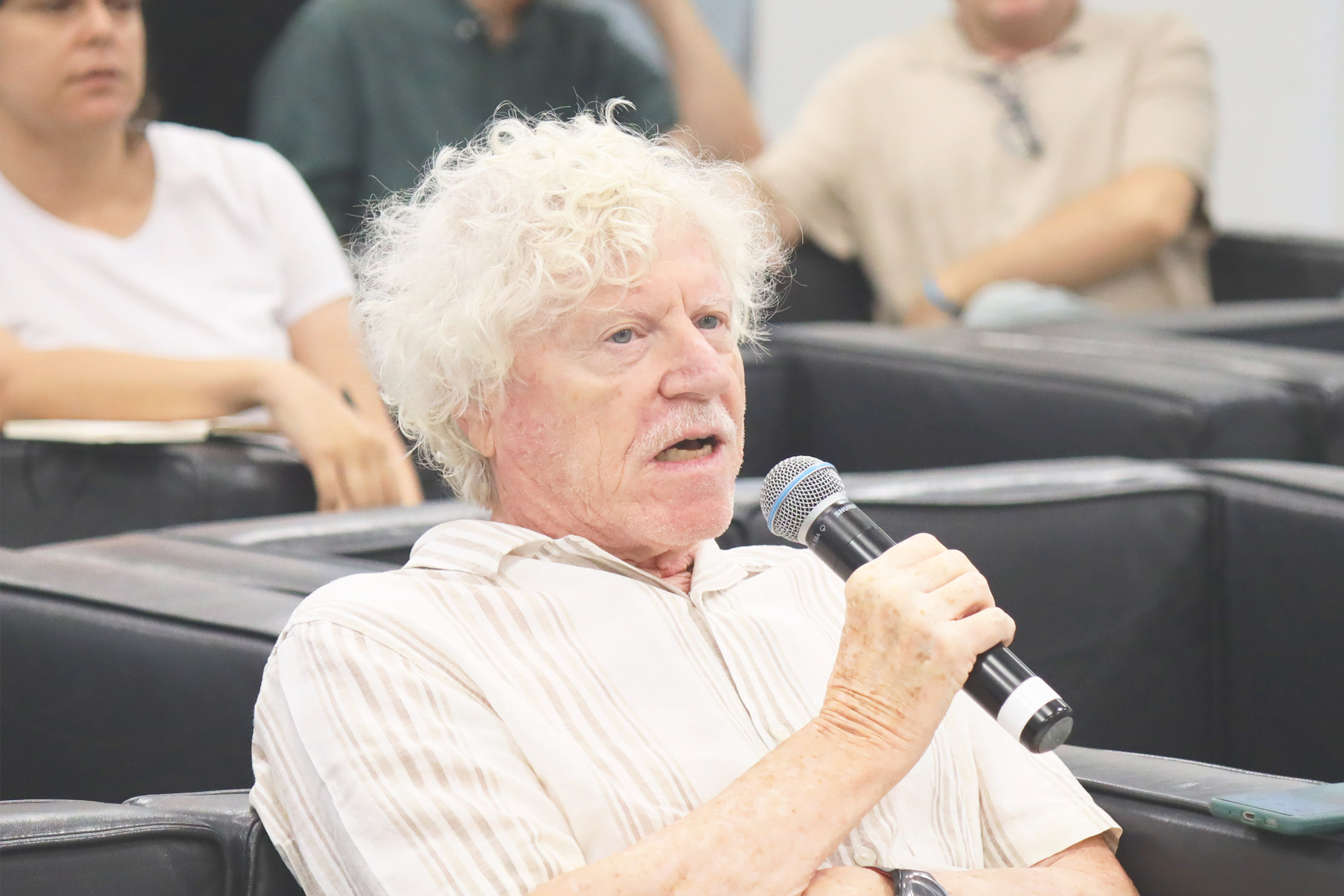 Público faz perguntas durante o evento