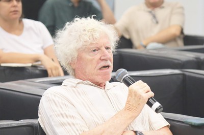 Público faz perguntas durante o evento