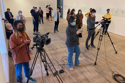 Público visita exposição Grace at the boundary of knowledge