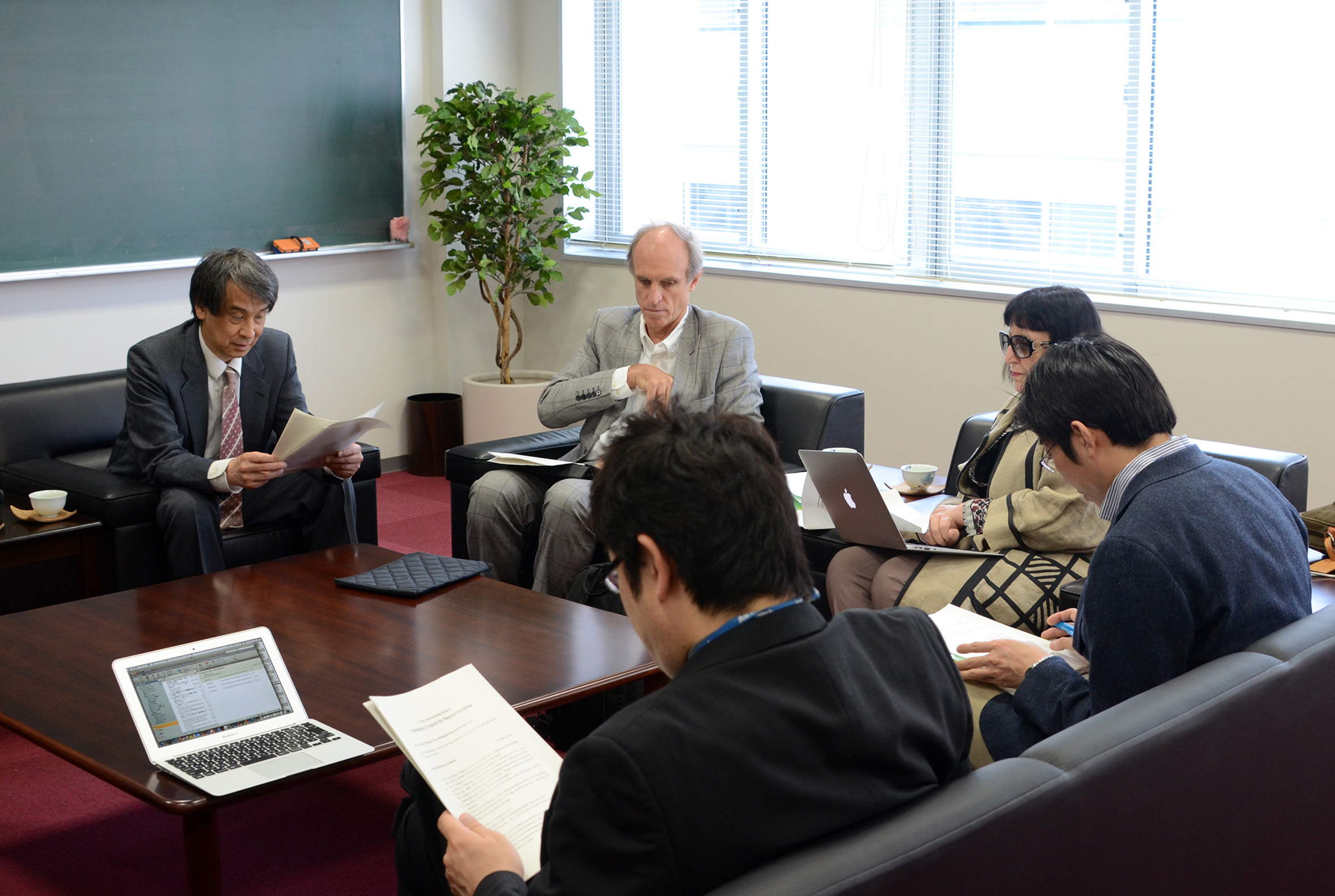 Takaho Ando, Martin Grossmann, Regina P. Markus, Dapeng Cai e Susumu Saito