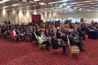 Público na solenidade de abertura da Feira de Pesquisa da UFRO